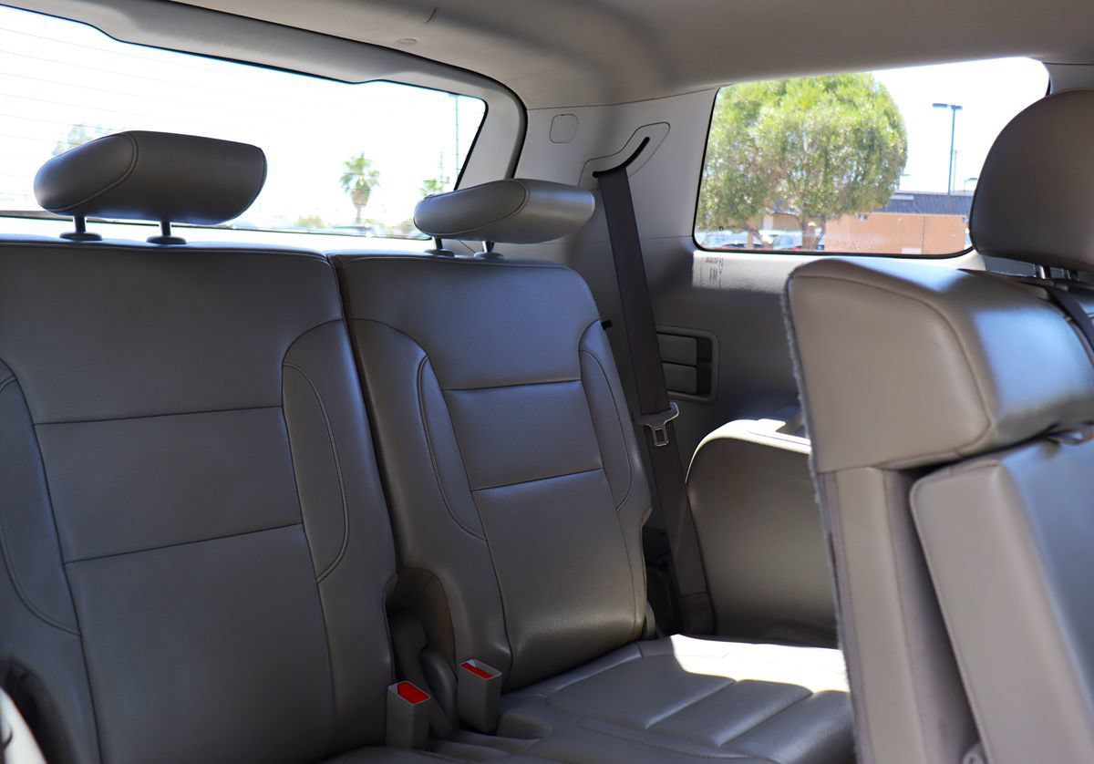 Used 2020 GMC Acadia SLT w/ LPO, Cargo Package FWD image 30