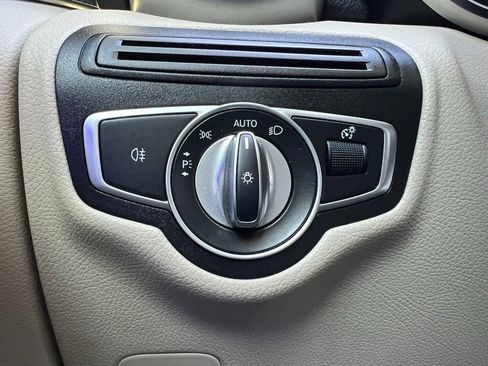 Used 2022 Mercedes-Benz GLC 300 4MATIC image 13