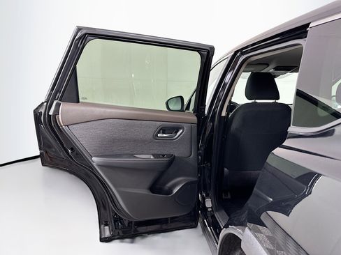 Used 2023 Nissan Rogue SV image 25