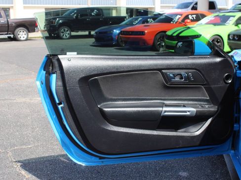 Used 2017 Ford Mustang Coupe RWD image 14