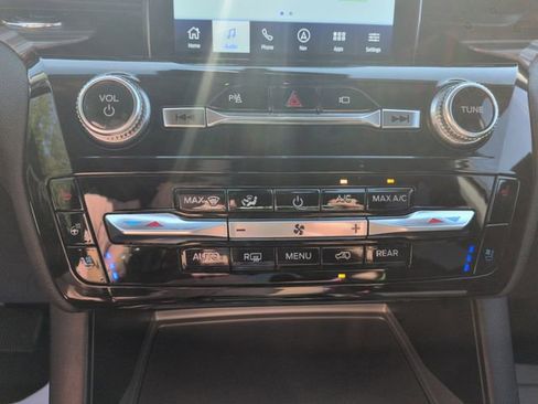 Certified 2023 Ford Explorer Limited w/ Limited Technology Package AWD/4WD image 23
