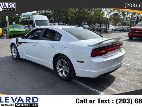 Used 2013 Dodge Charger SE w/ Sport Appearance Group image 5