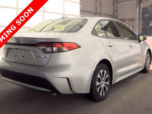 Used 2022 Toyota Corolla LE FWD image 3