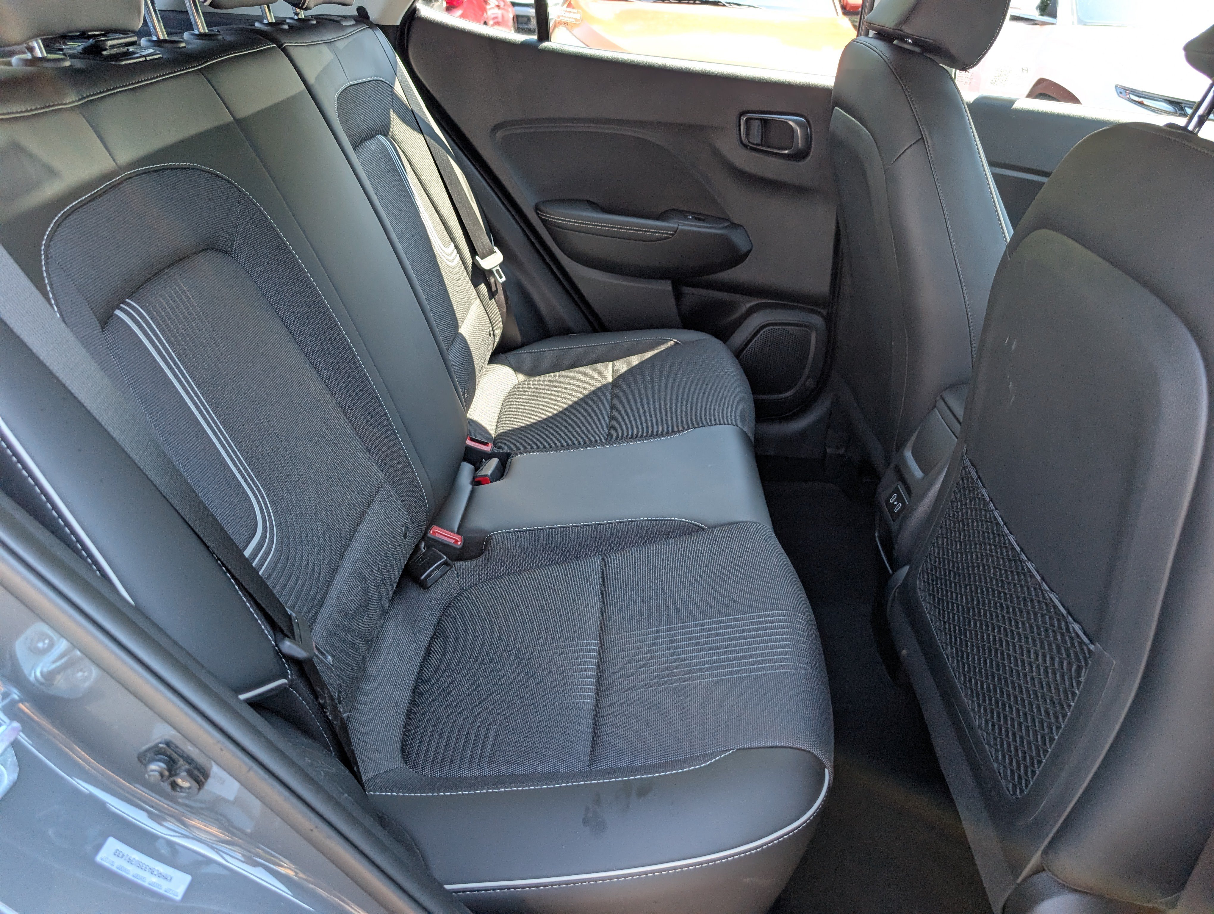 Used 2025 Hyundai Venue Limited FWD image 11