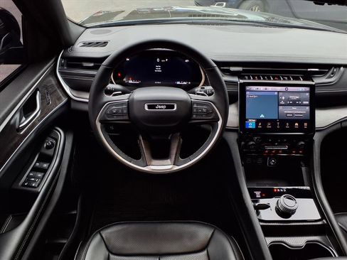 Used 2024 Jeep Grand Cherokee L Limited w/ Luxury Tech Group II image 14