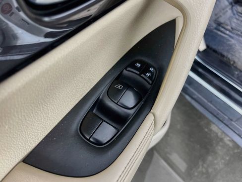 Used 2019 Nissan Rogue SV FWD image 25