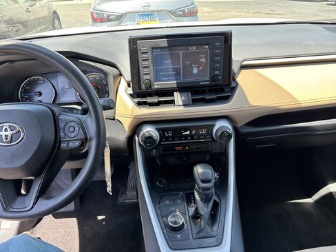 Used 2022 Toyota RAV4 LE AWD/4WD image 23