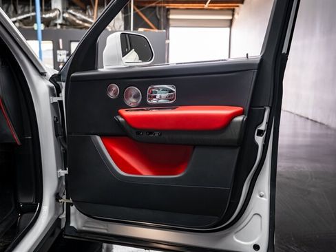 Used 2020 Rolls-Royce Cullinan image 14