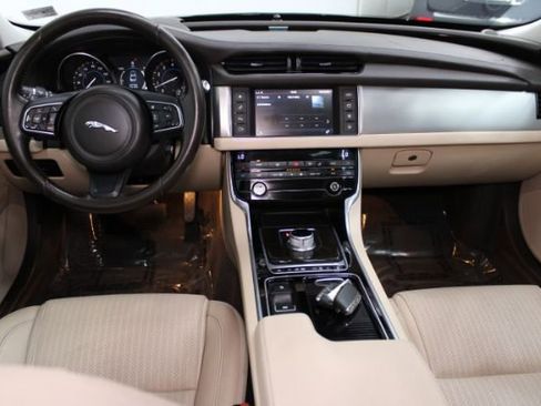 Used 2016 Jaguar XF Prestige image 24