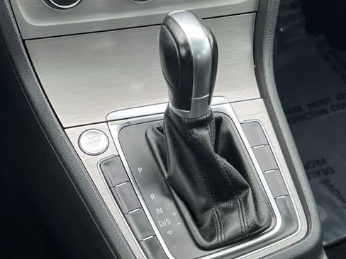 Used 2017 Volkswagen Golf Wolfsburg Edition image 23