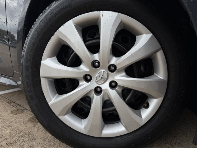Used 2025 Toyota Corolla LE FWD image 9