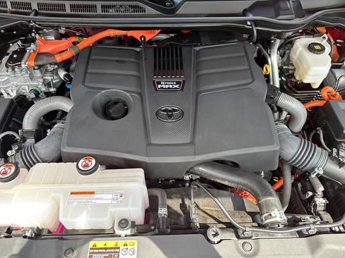 Used 2025 Toyota Sequoia Capstone AWD/4WD image 50