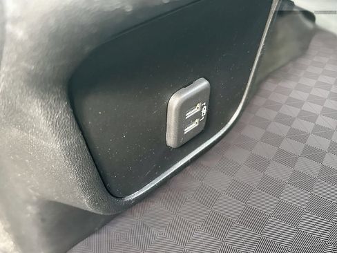 Used 2021 Chevrolet Equinox LT FWD image 23