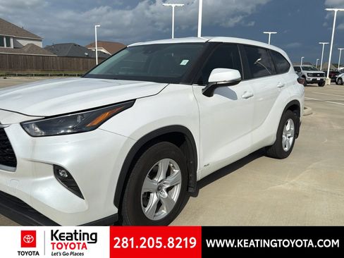 Used 2023 Toyota Highlander LE AWD/4WD image 7