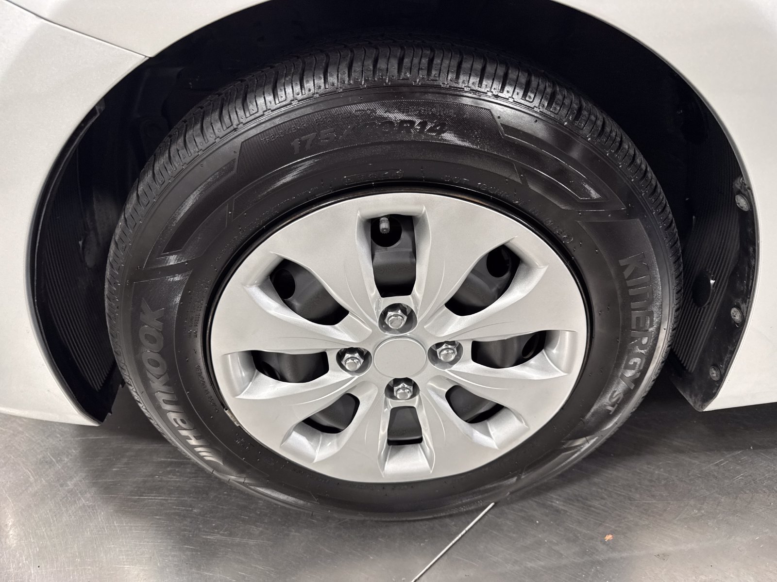 Used 2016 Hyundai Accent SE FWD image 2