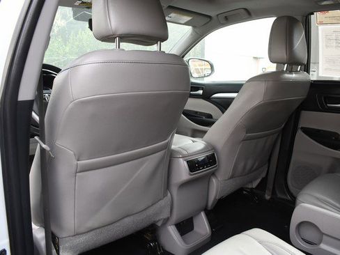 Used 2019 Toyota Highlander XLE w/ Carpet Mat Package (TMS) image 22