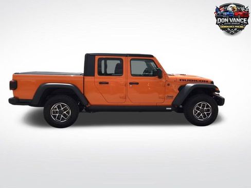 Used 2025 Jeep Gladiator Rubicon w/ Technology Group AWD/4WD image 10