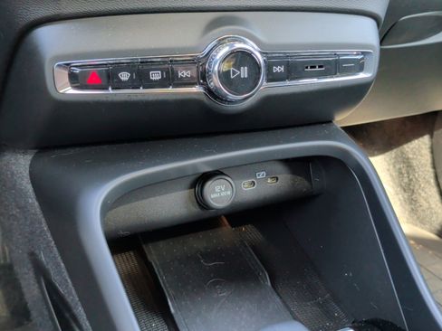 Used 2024 Volvo XC40 Recharge Ultimate w/ Protection Package Premier image 23