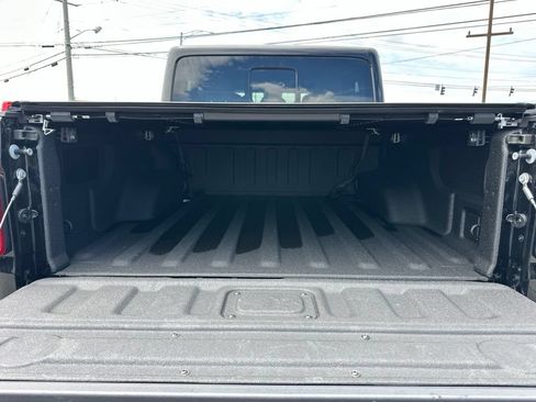Used 2025 Jeep Gladiator Mojave AWD/4WD image 10