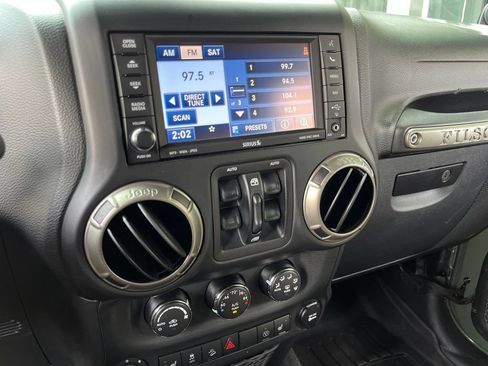 Used 2014 Jeep Wrangler Unlimited Rubicon w/ Connectivity Group AWD/4WD image 31