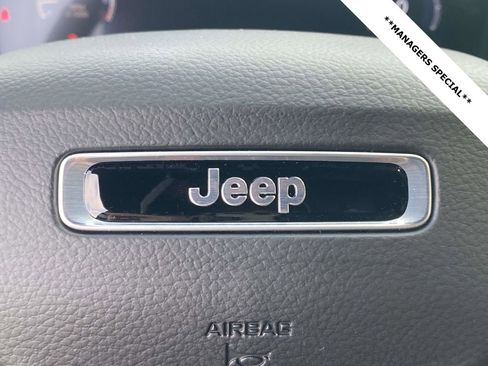 New 2025 Jeep Grand Cherokee Altitude image 30