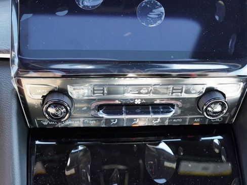 New 2025 Jeep Grand Cherokee Limited w/ Black Appearance Package image 15