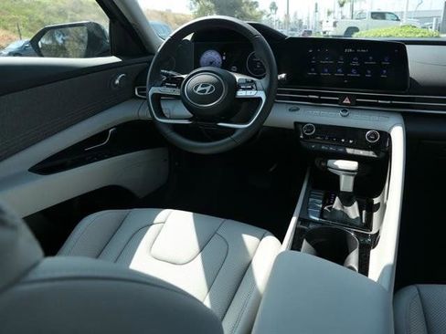 New 2025 Hyundai Elantra Limited image 24