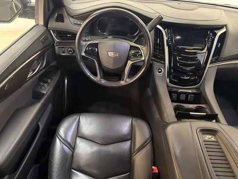 Used 2020 Cadillac Escalade Platinum RWD image 25