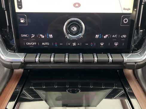 Used 2025 GMC Yukon Denali AWD/4WD image 17