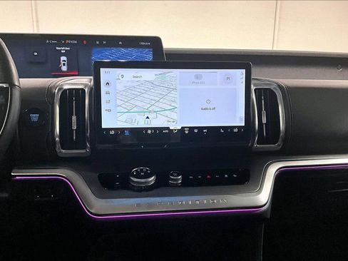 Used 2025 Ford Expedition Platinum AWD/4WD image 8