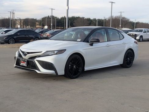 Used 2022 Toyota Camry XSE image 10