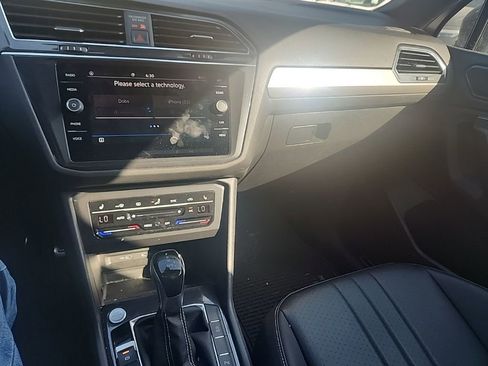 Used 2023 Volkswagen Tiguan SE R-Line image 14