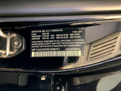 Used 2024 Porsche Macan image 36