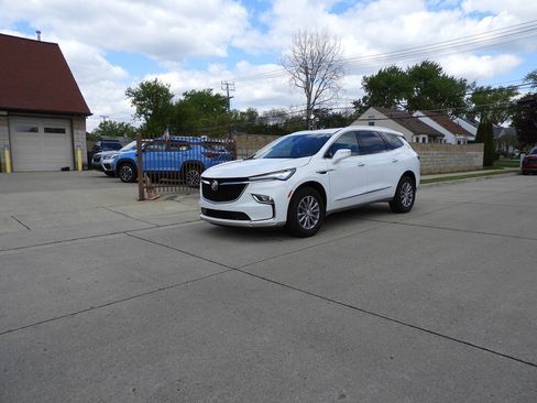 Used 2022 Buick Enclave Essence w/ Trailering Package, 5000 lbs. FWD image 5