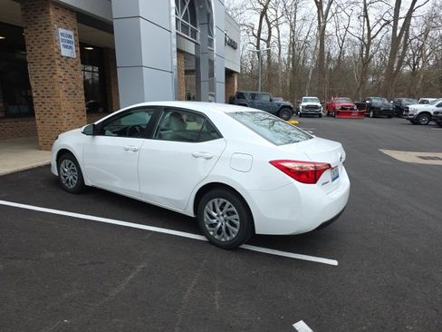Used 2018 Toyota Corolla LE image 3
