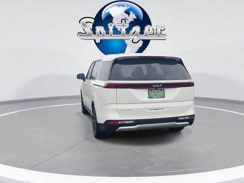 Used 2023 Kia Carnival EX image 8