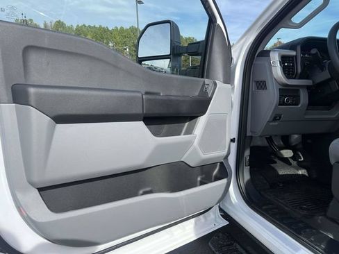 New 2026 Ford F250 XL w/ XL Chrome Package RWD image 11