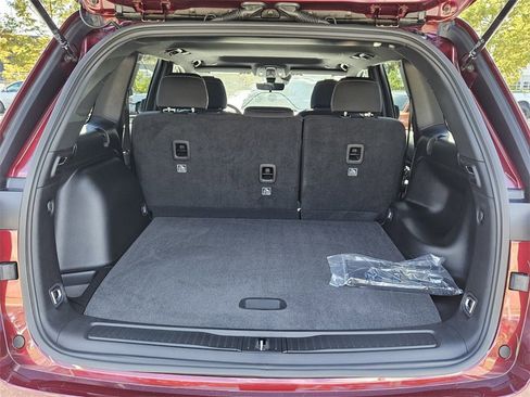 New 2025 Jeep Grand Cherokee Laredo image 13