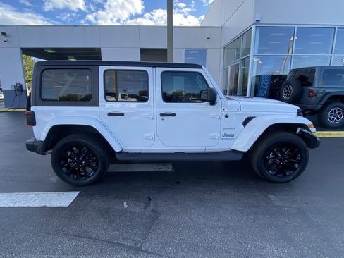 Used 2023 Jeep Wrangler Unlimited Sahara image 9