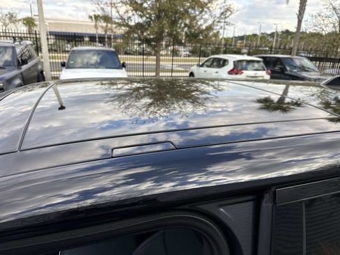 Certified 2025 Land Rover Range Rover SE image 34