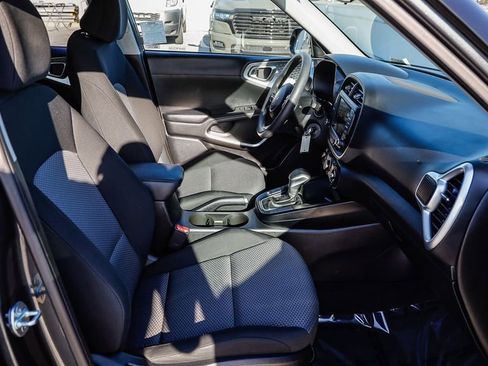 Used 2025 Kia Soul LX w/ LX Technology Package FWD image 20