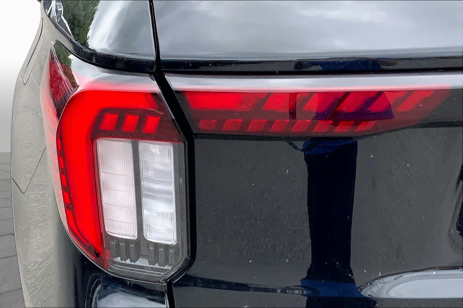 New 2026 Ford Explorer Active RWD image 14