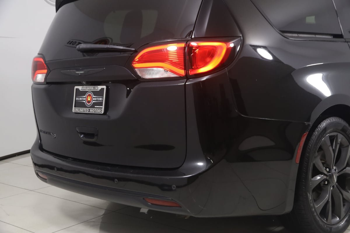 Used 2019 Chrysler Pacifica Touring-L Plus w/ S Appearance Package FWD image 36