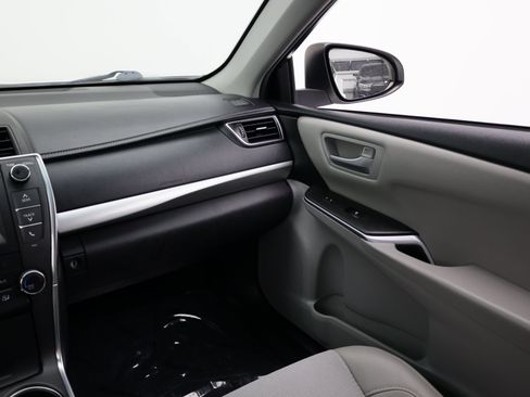 Used 2017 Toyota Camry SE FWD image 26
