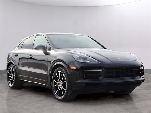 Certified 2023 Porsche Cayenne Turbo S image 11