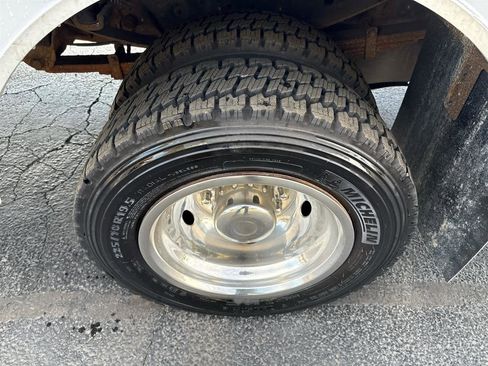 Used 2016 Ford F550 2WD Regular Cab Super Duty image 12