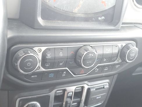 Used 2021 Jeep Wrangler Unlimited Sahara AWD/4WD image 25