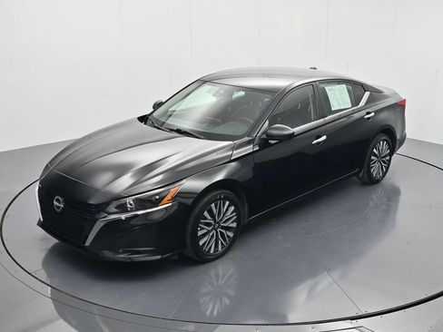 Used 2025 Nissan Altima 2.5 SV FWD image 28