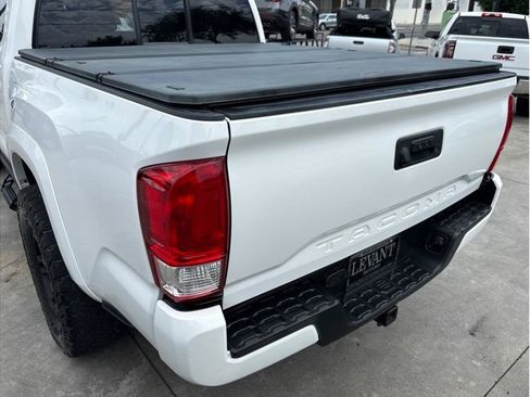 Used 2017 Toyota Tacoma SR5 w/ Tow Package RWD image 13