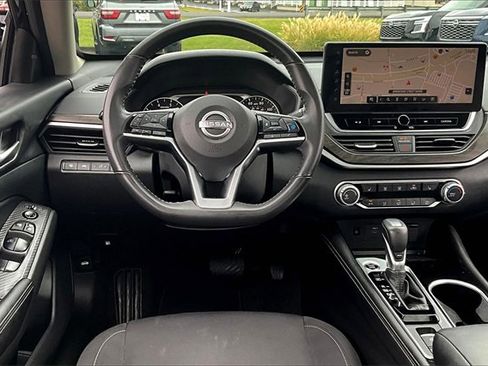 Certified 2024 Nissan Altima 2.5 SV w/ SV Premium Package image 5